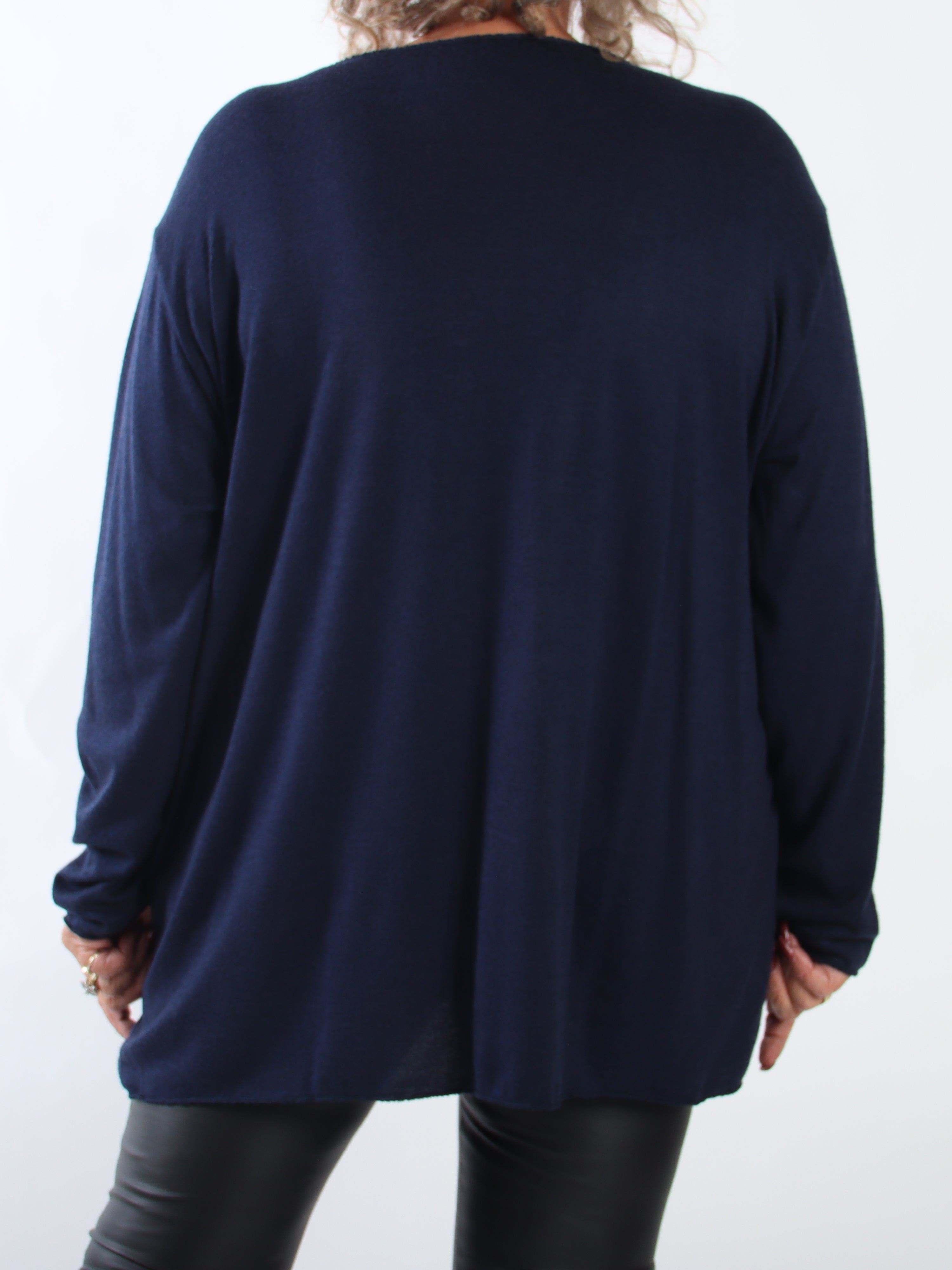 Belis - Mjuk och lätt stickad tröja i plus size i viskos med en vacker V-ringning och behaglig passform